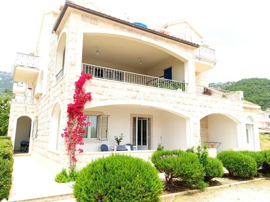 Apartments Regina Bol Exterior foto